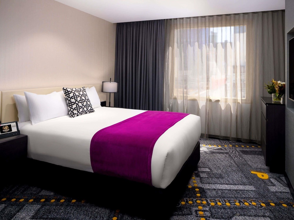 SUPERIOR, KING BED, LOUNGE ACCESS