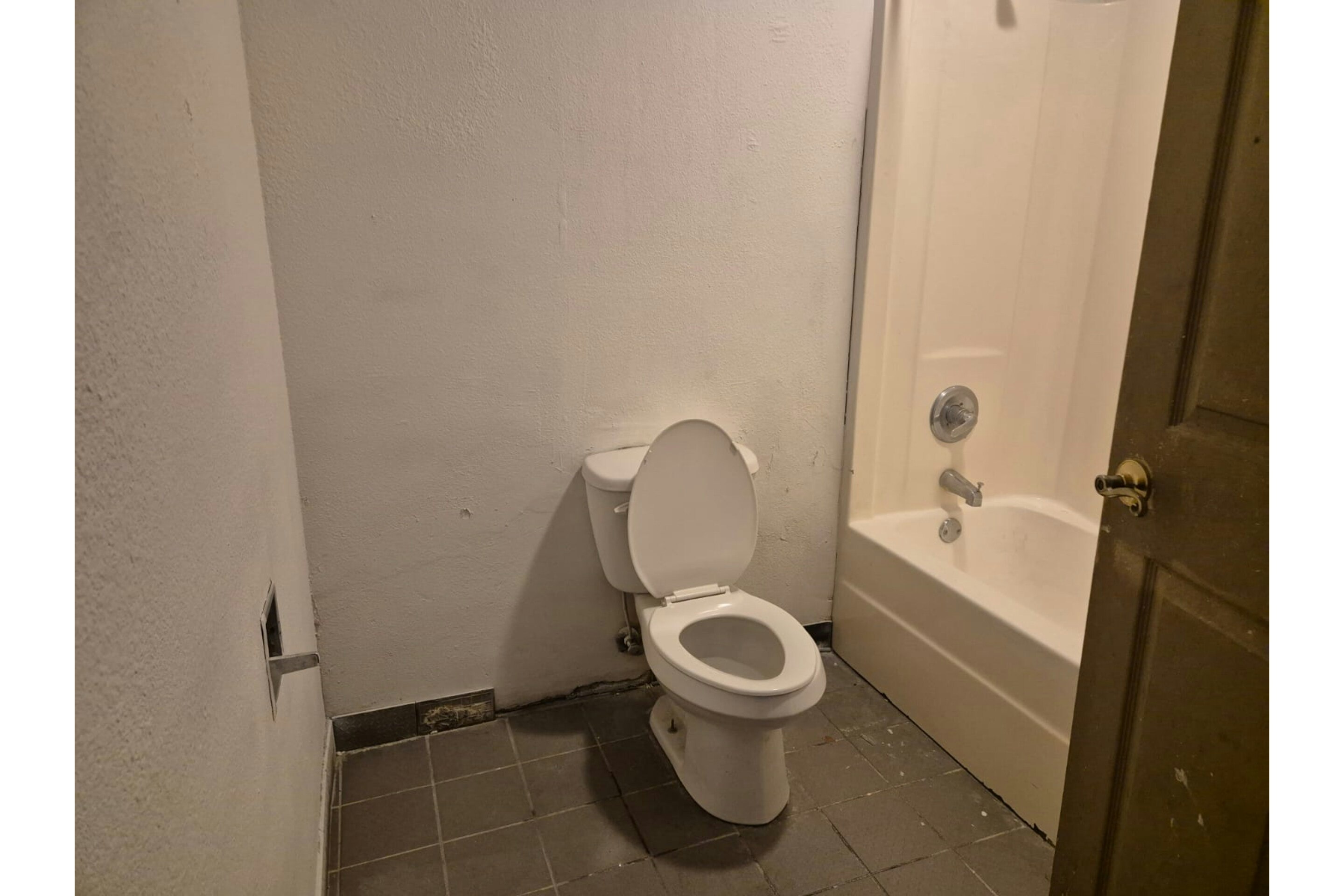 غرفة بسرير كينج لغير المدخنين، Woodbridge Inn By OYO Rome 4/5
