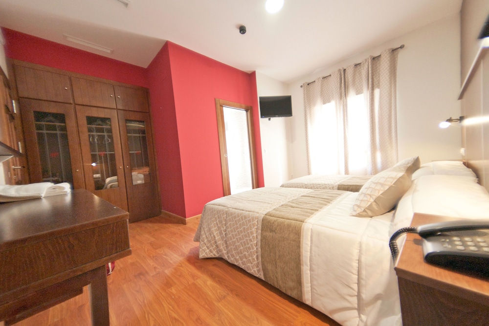 Plaza Manjon Hotel 7/28
