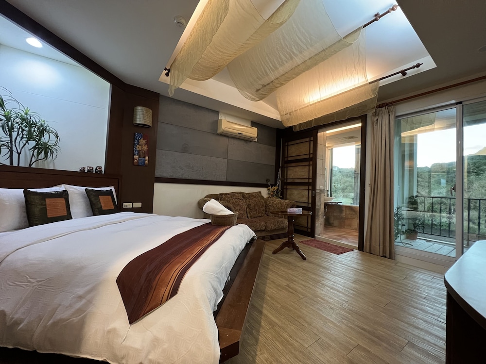 STANDARD, DOUBLE BED, MOUNTAIN SIDE