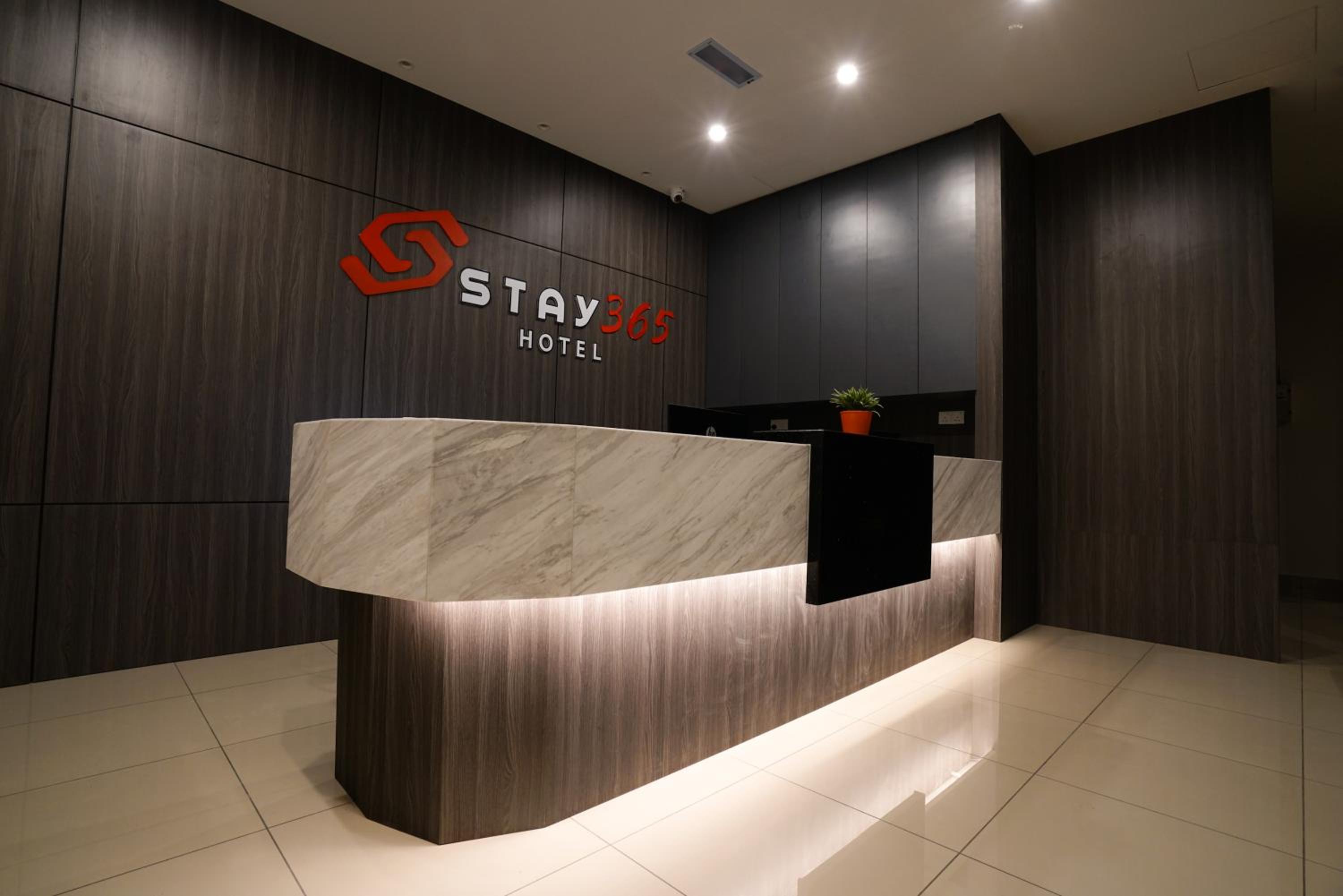Oyo 89386 Stay 365 Hotel 11/27