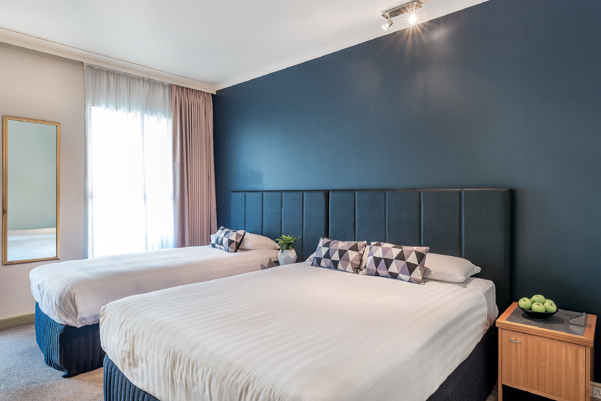 Superior, Twin Beds