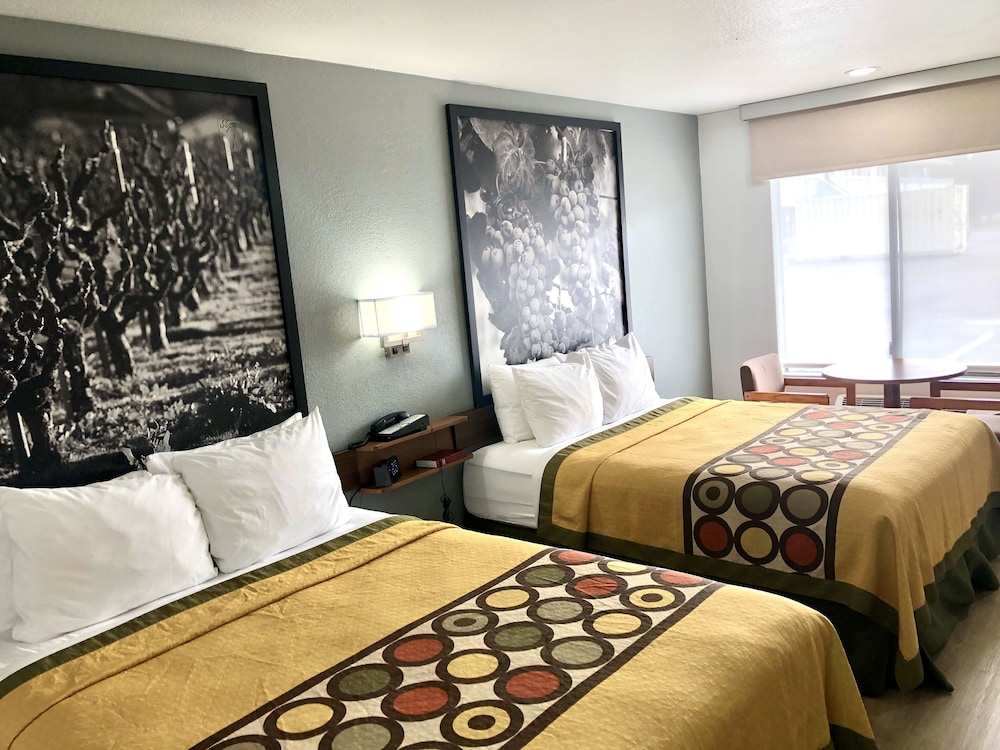 Super 8 by Wyndham Fort Bragg 22/35