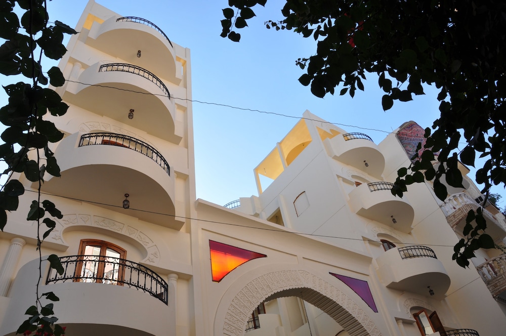 Alhambra Hotel 3/50
