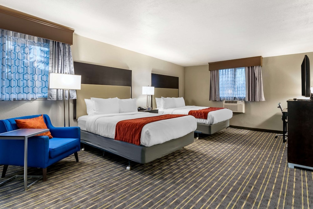 Comfort Inn and Suites Tigard near Washington Square 10/35
