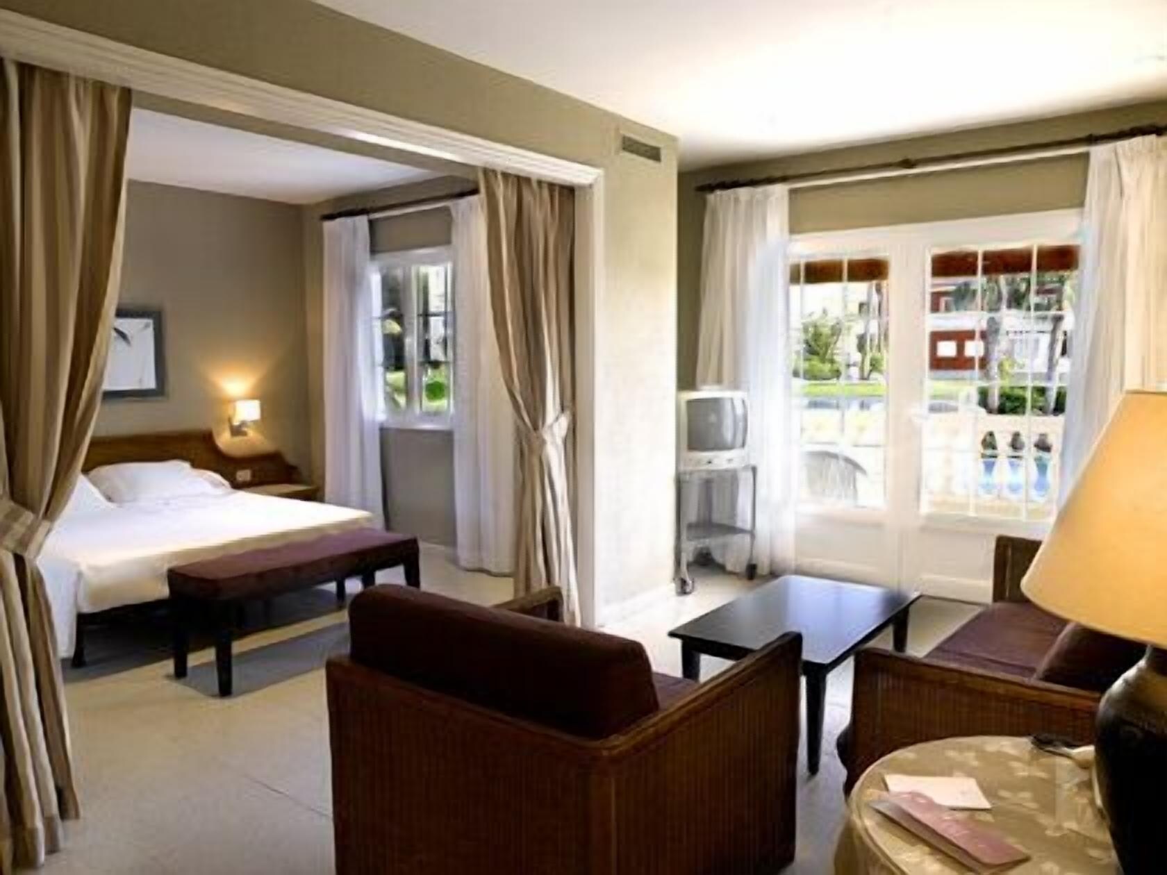 جناح جونيور بسرير مزدوج مع أريكة، HG Jardin de Menorca 2/3
