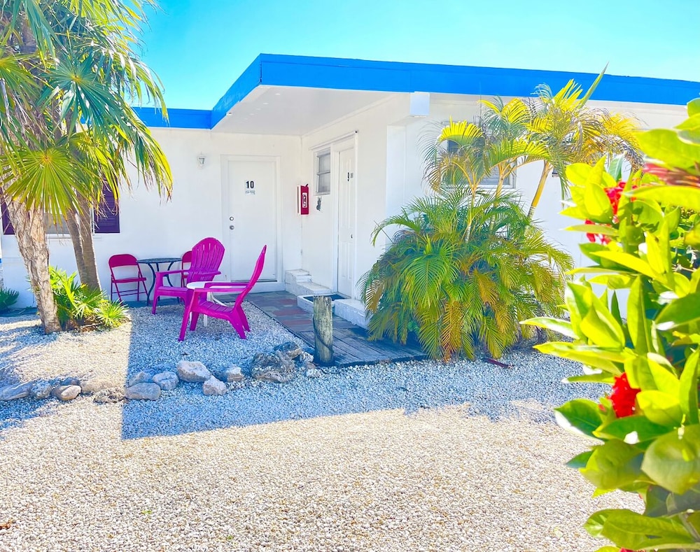 Floating Sea Cove Resort Marina 58/60