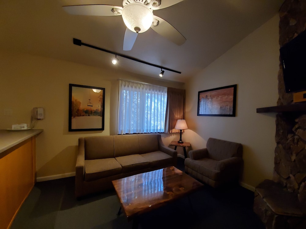 Getaways at Snow Lake Lodge 24/50