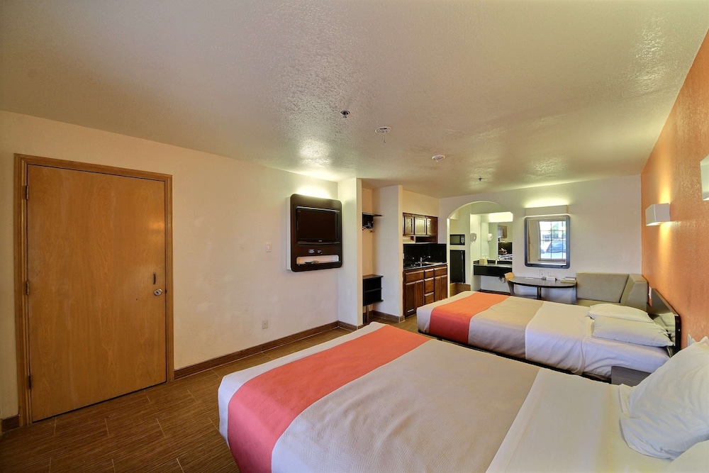 Motel6 Edinburg, TX 25/49