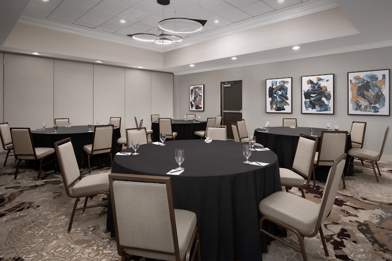 Hilton Phoenix Chandler 70/82