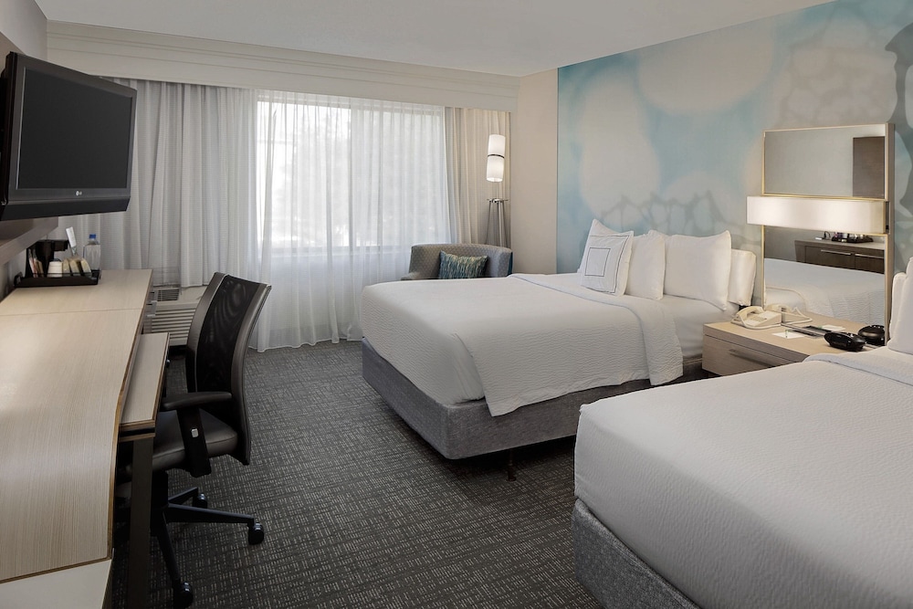 Courtyard By Marriott Houston Westchase 5/28