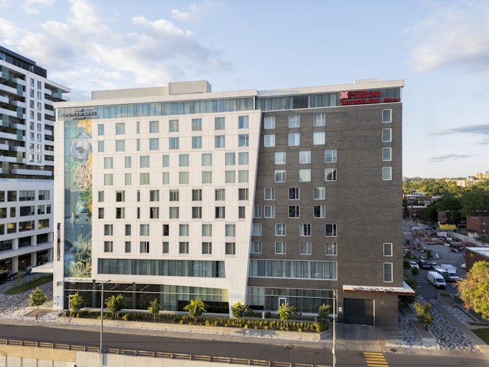 Hilton Garden Inn Montreal Midtown 1/43