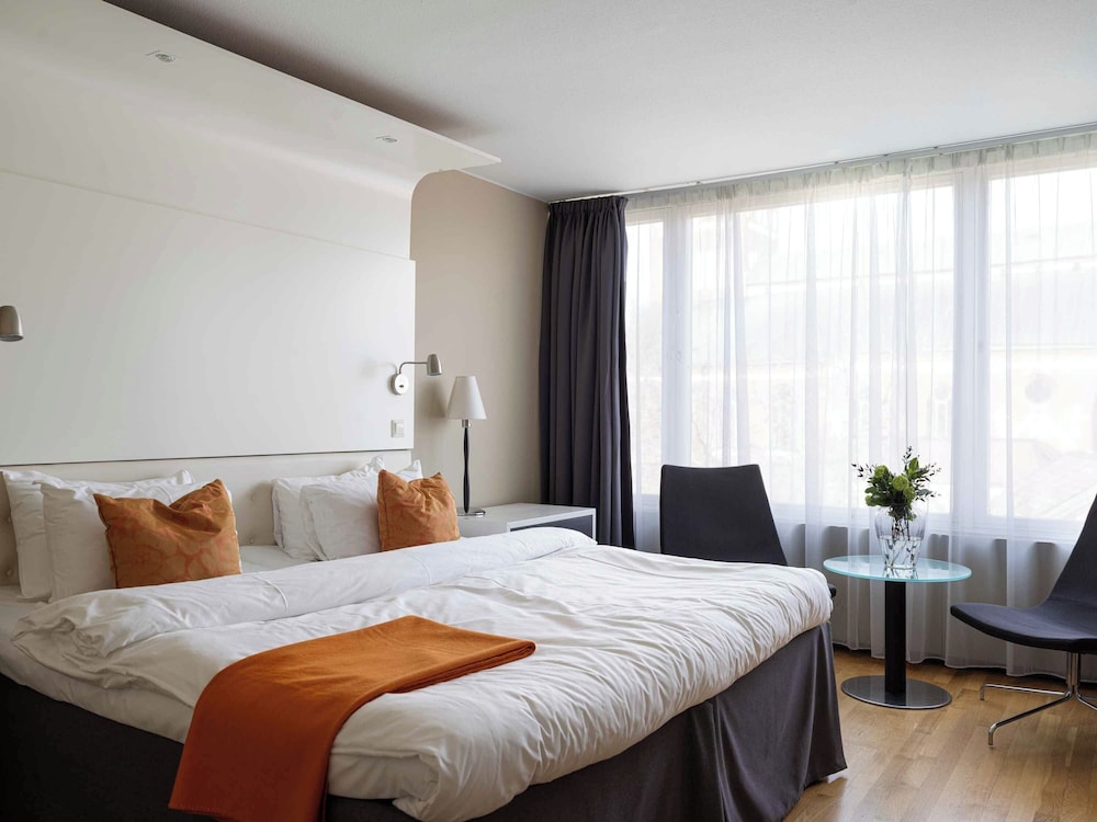 Superior, King Bed, Cathedral View, Corner