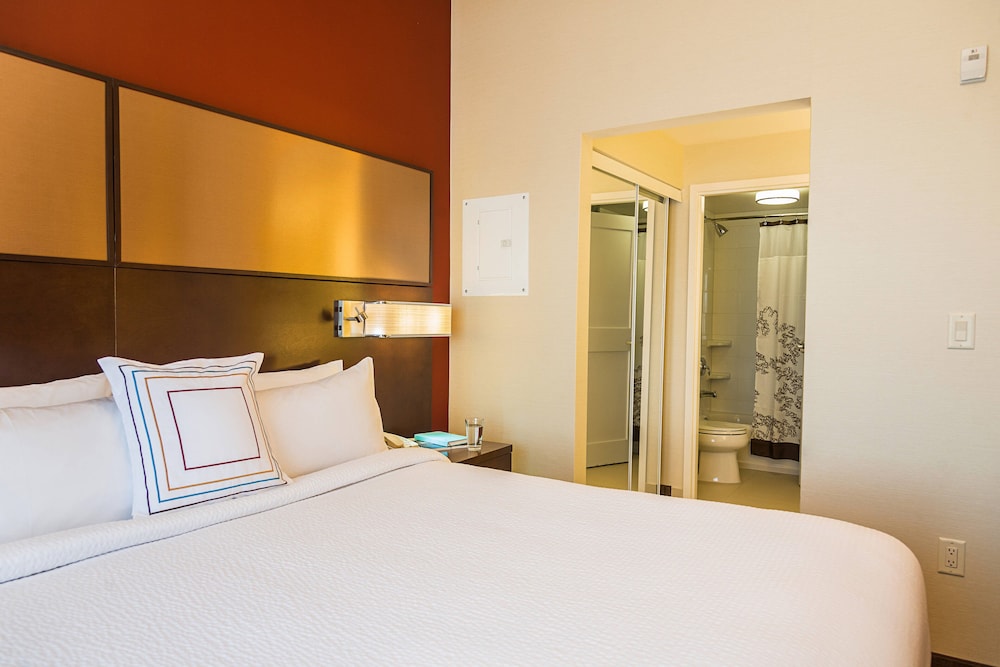 Residence Inn Ottawa Airport 6/30