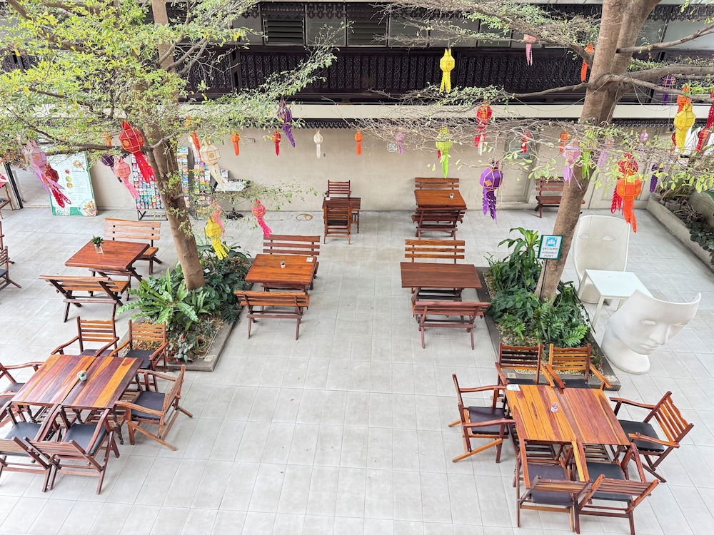 Collection O Khu Mueang near Tha Phae Gate formerly Lai Thai Guesthouse 41/64