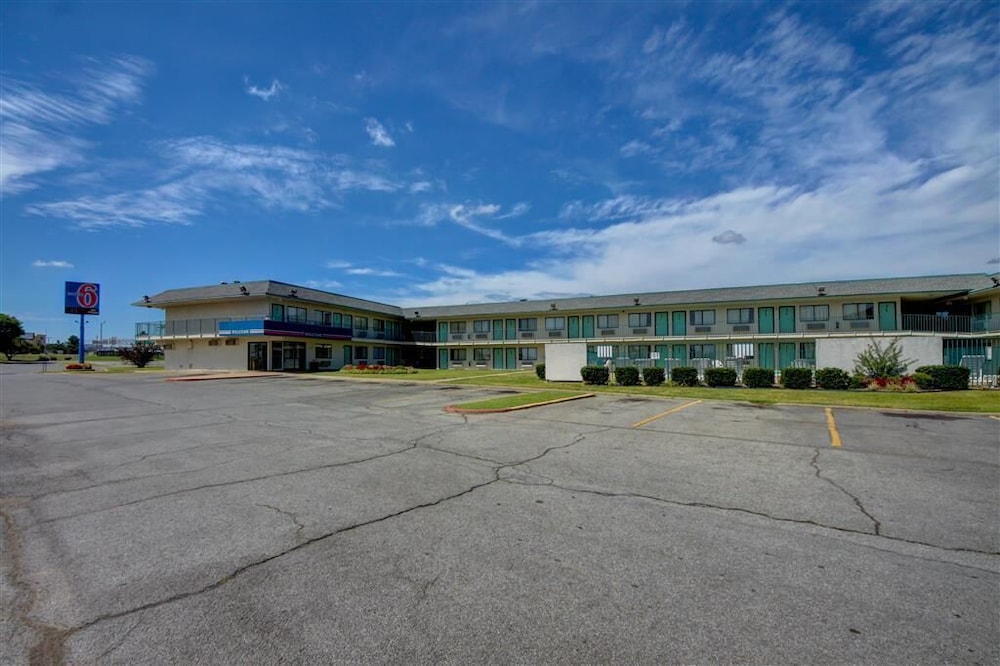 Motel 6 Tulsa West 32/40