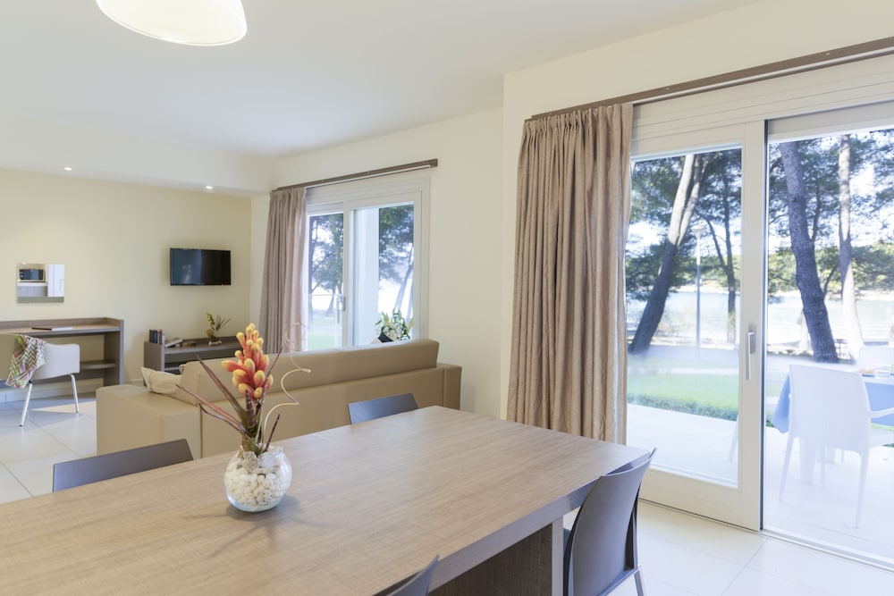 Crvena Luka Family Hotel 38/78