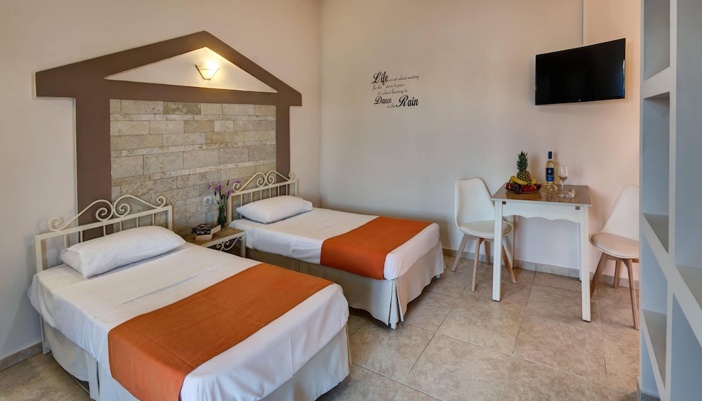 SUPERIOR, STUDIO, DOUBLE BED, POOL VIEW