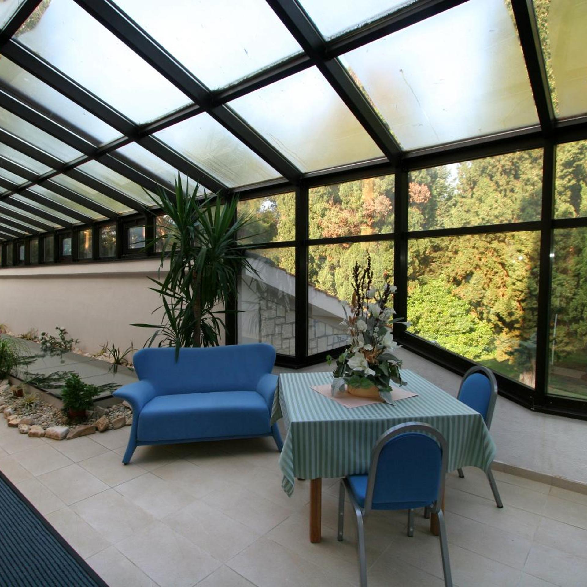 Flores Hotel 37/57