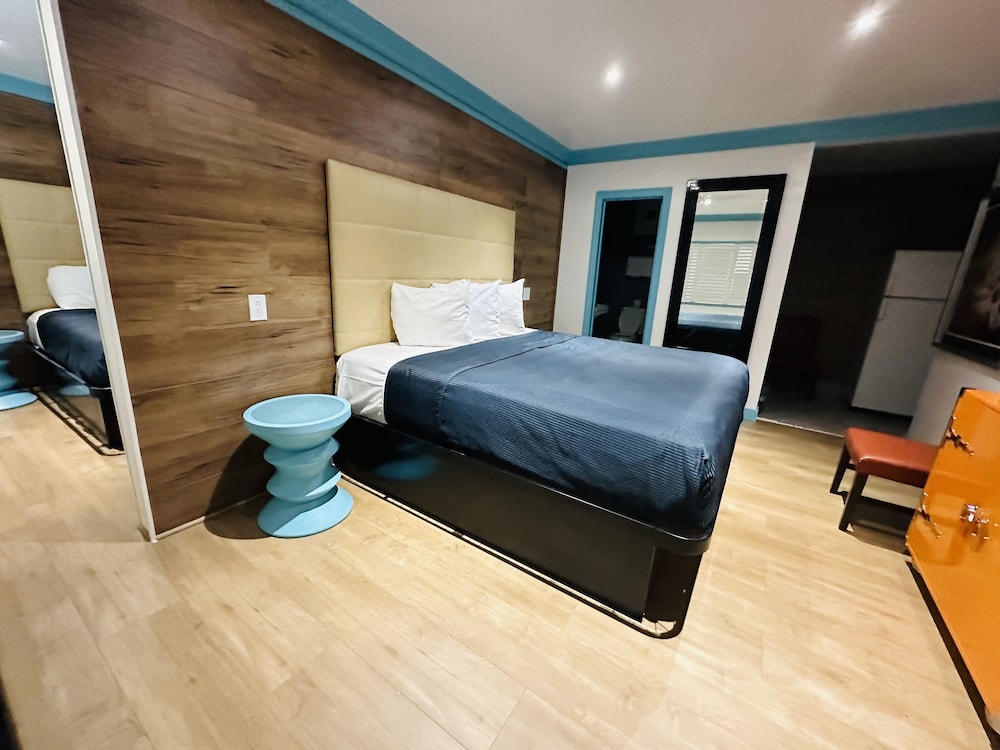 Casa Blanca Inn & Suites 10/67