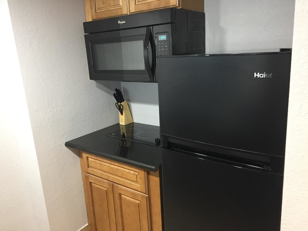Best Western Plus Birmingham Inn & Suites 16/37