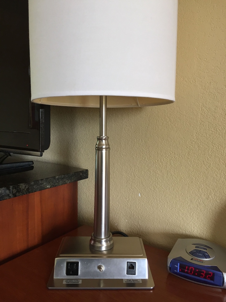 Econo Lodge White Pine Morristown I-81 & I-40 Split 22/37