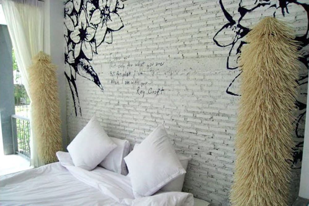 White At Sea Resort 24/42