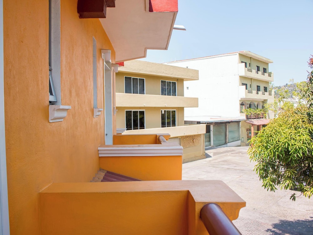 OYO Hotel La Playa 7/29