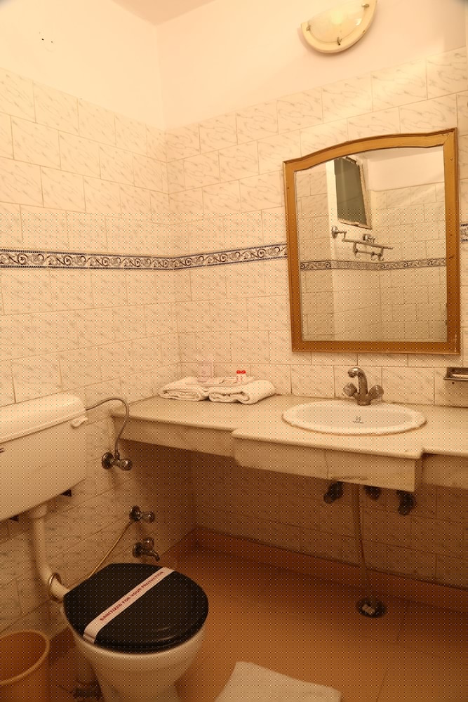 Hotel Krishna Sagar(Raj Nagar) 57/62