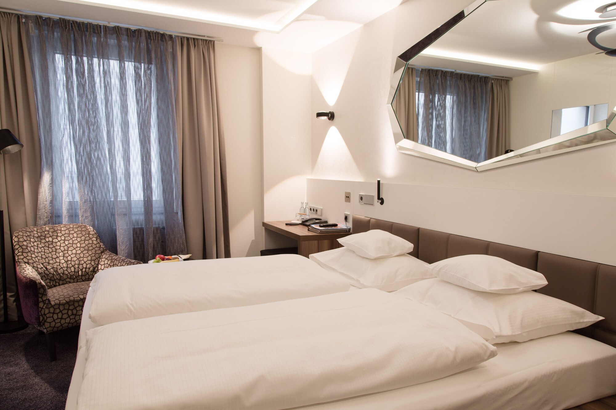 DELUXE, DOUBLE BED
