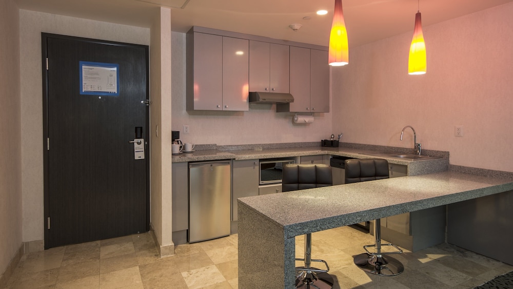 Holiday Inn Express & Suites Queretaro, an IHG Hotel 8/50