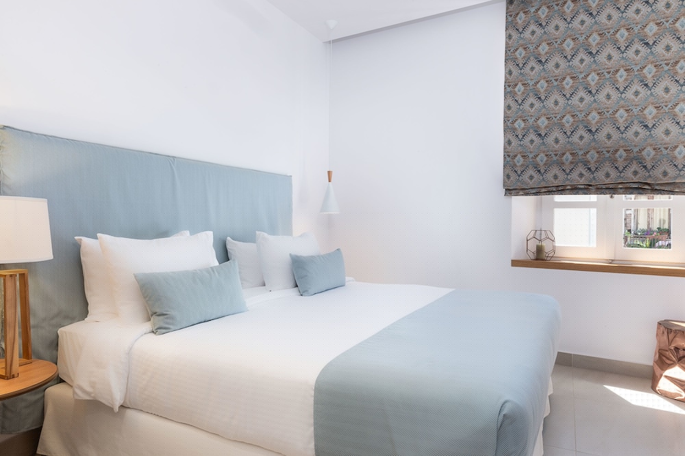 Avra Venetian Harbour Apartments 8/50