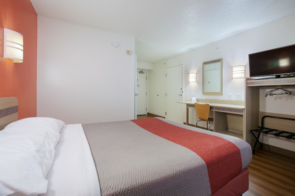 Motel6 Brooklyn Center, MN - Minneapolis 19/48
