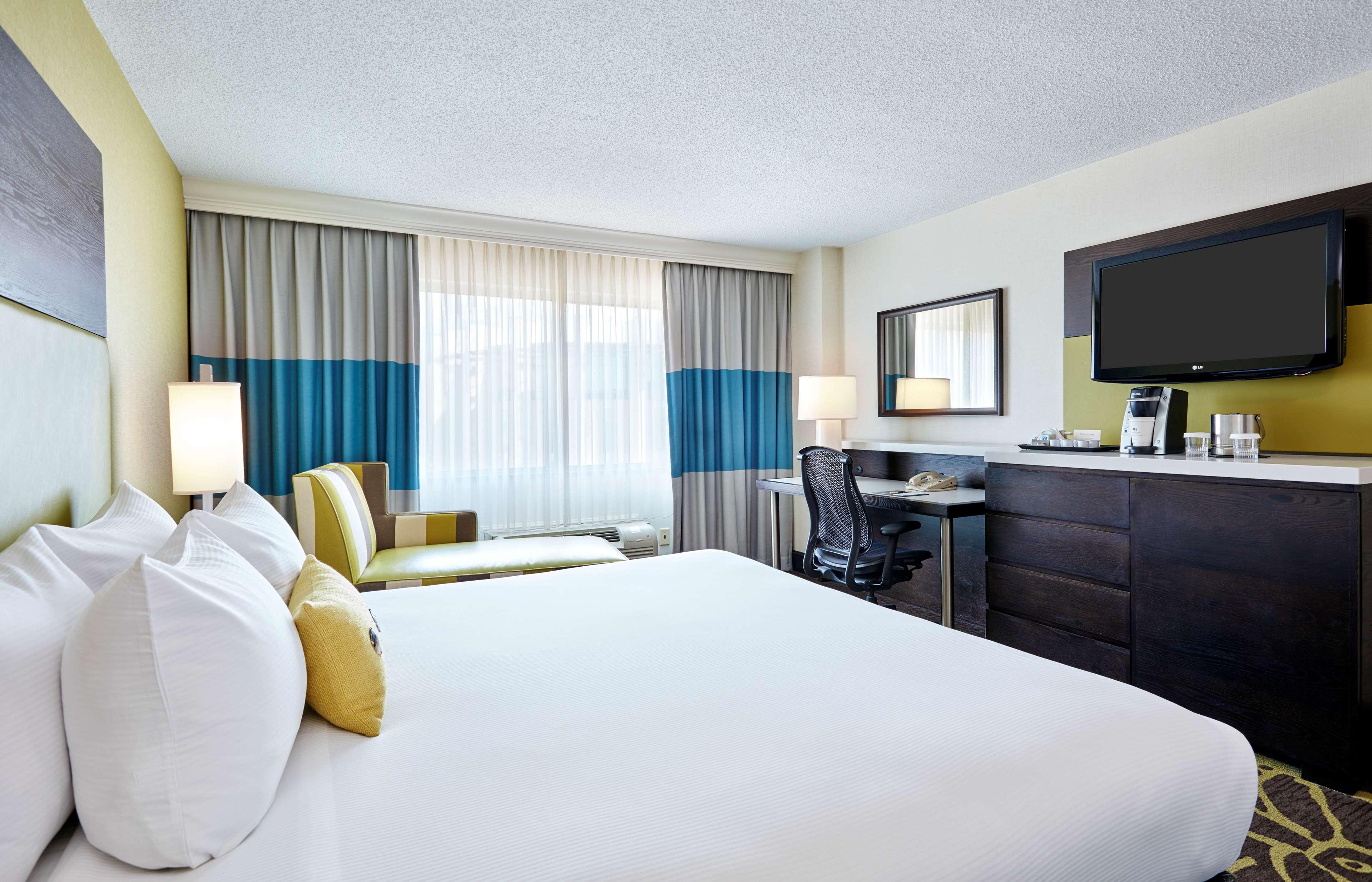 DOUBLETREE BY HILTON HOTEL CHARLOTTE 19/76