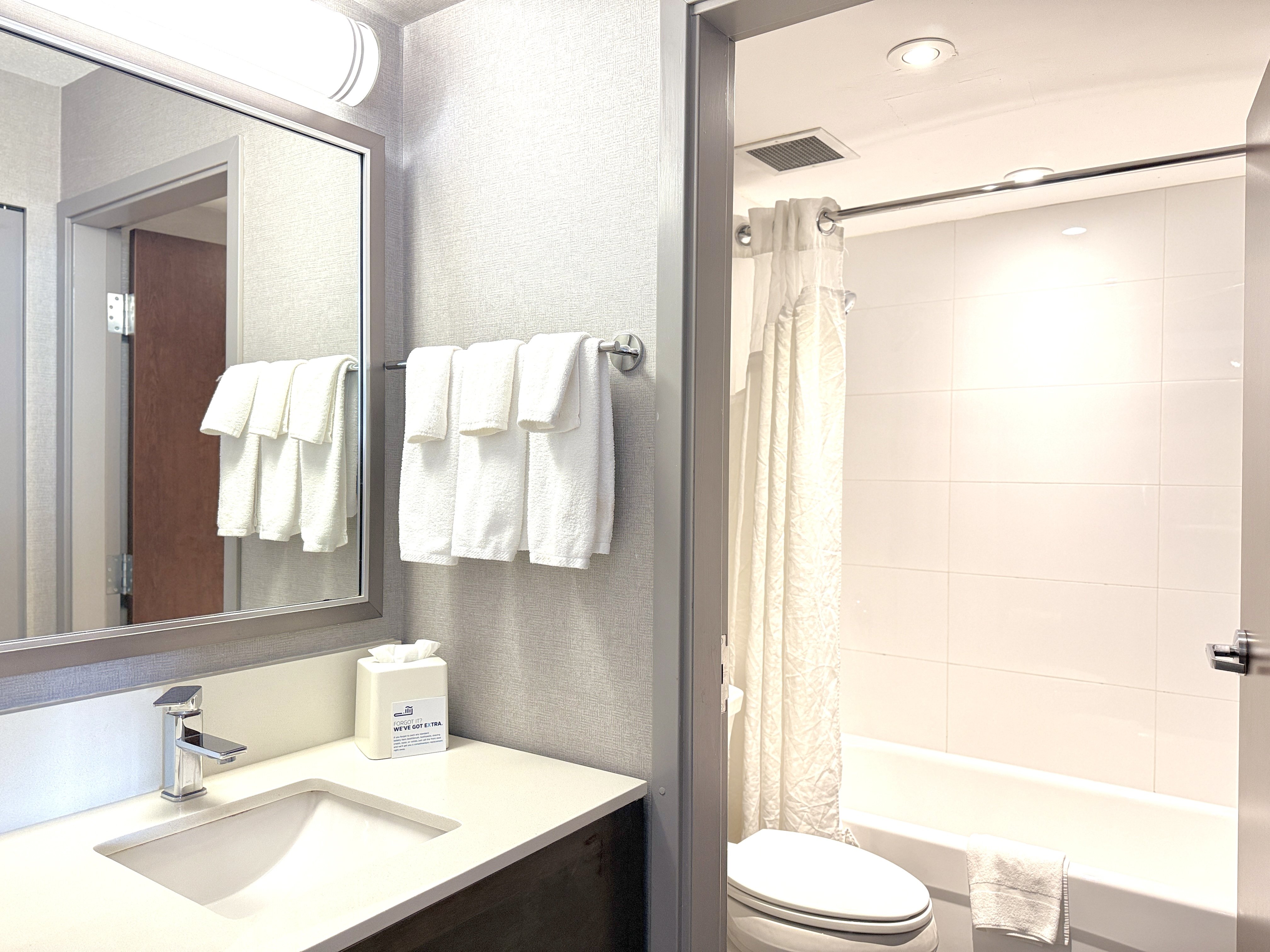 Holiday Inn Express Suites Riverport 75/76
