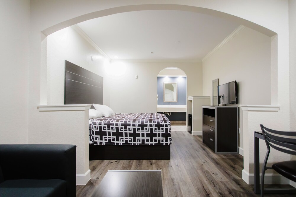 Scottish Inns & Suites Willowbrook Houston 23/33