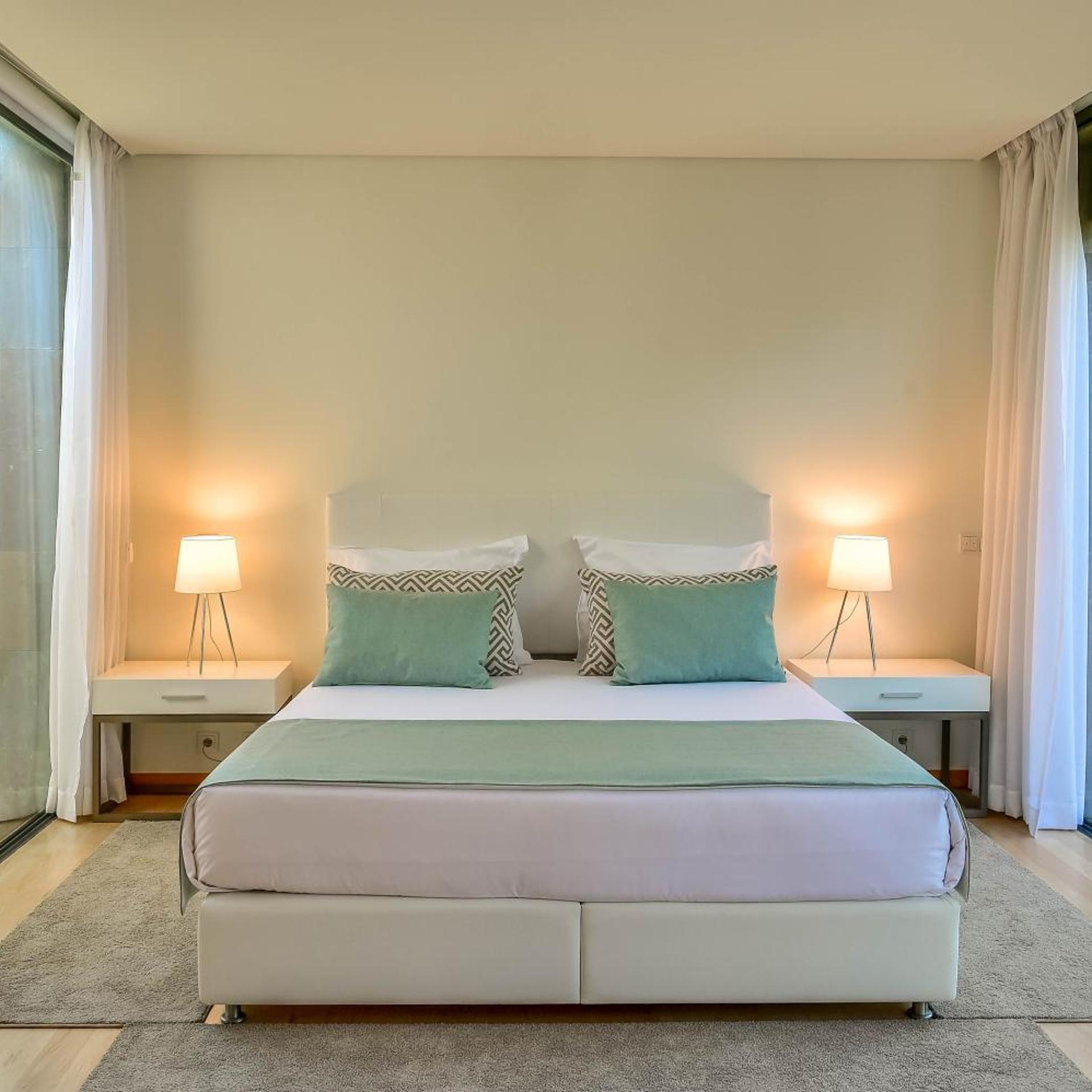 2 Bedrooms, House
