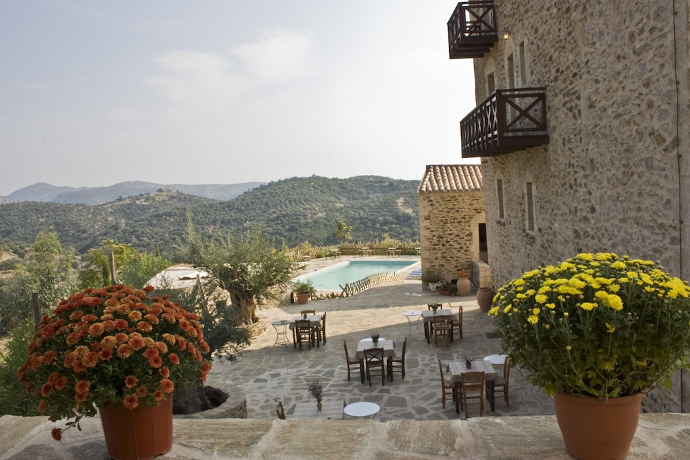 Pyrgos Petropoulaki 38/50