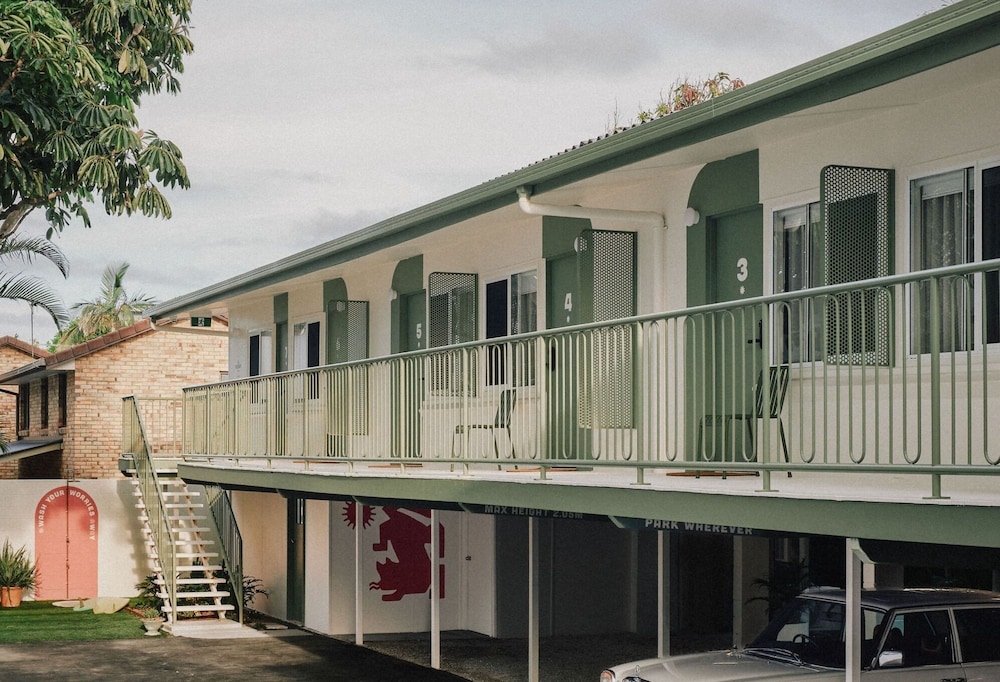 The Cheshire Cat Motel 3/29