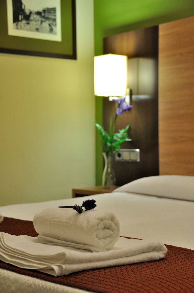 Hostal Ballesta 33/69