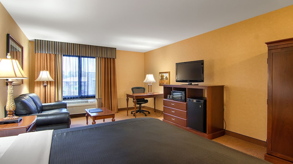 Grand Hotel At Bridgeport 42/54
