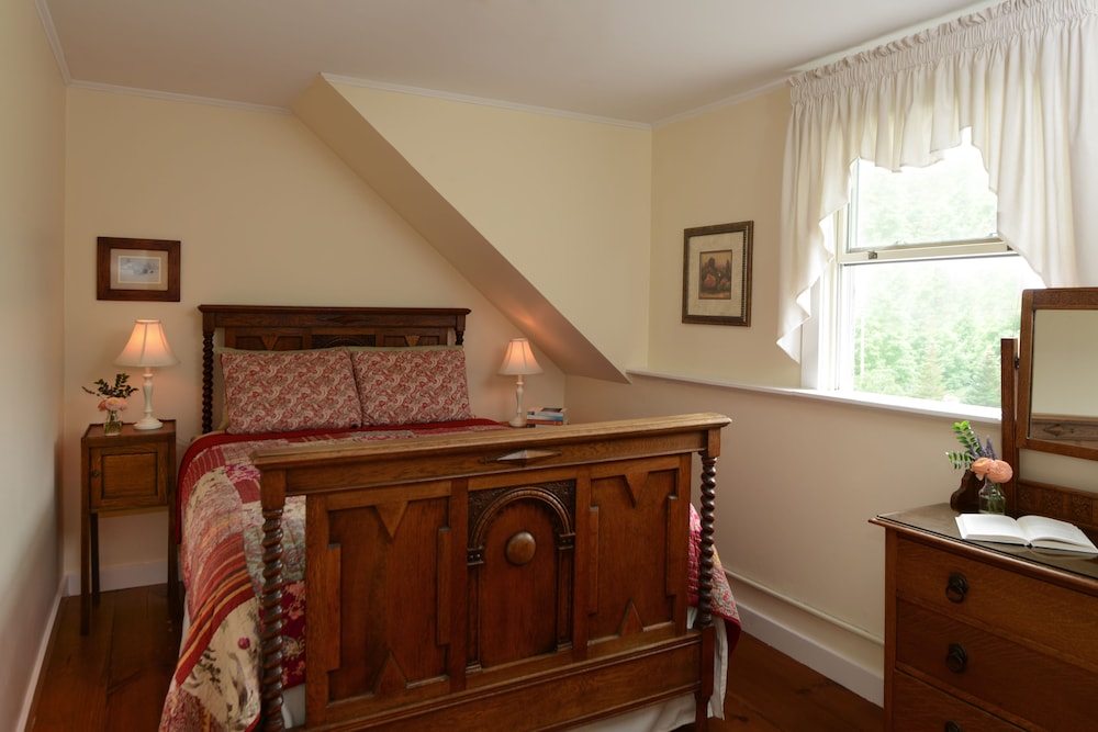 Brass Lantern Inn 8/50