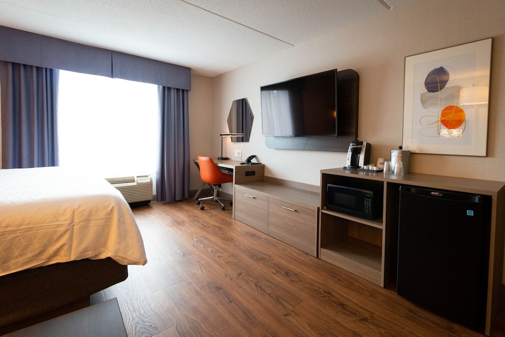 Holiday Inn Express Hotel Suites Kingston 44/72