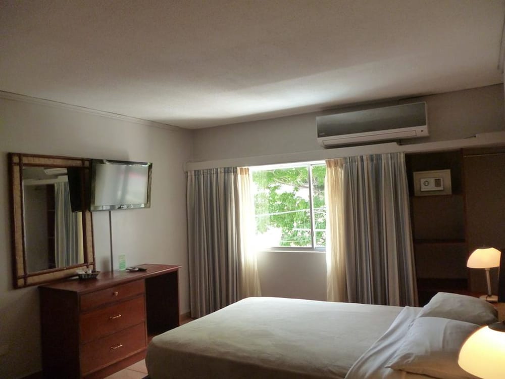 Tower House Suites 24/39
