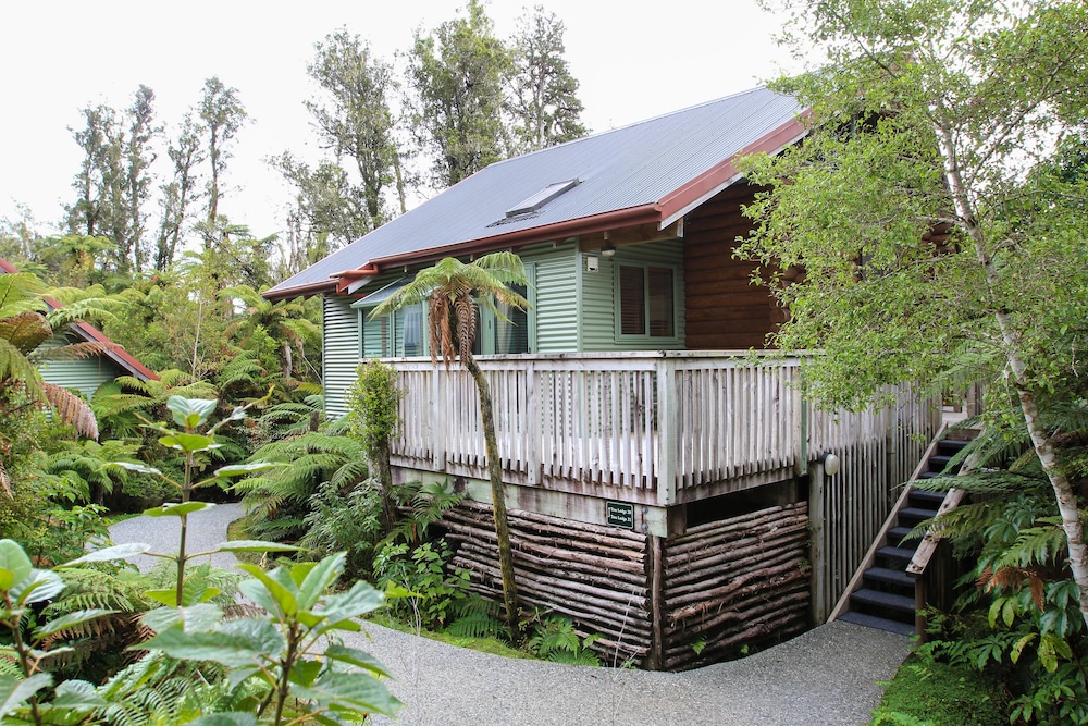 Rainforest Retreat 10/81
