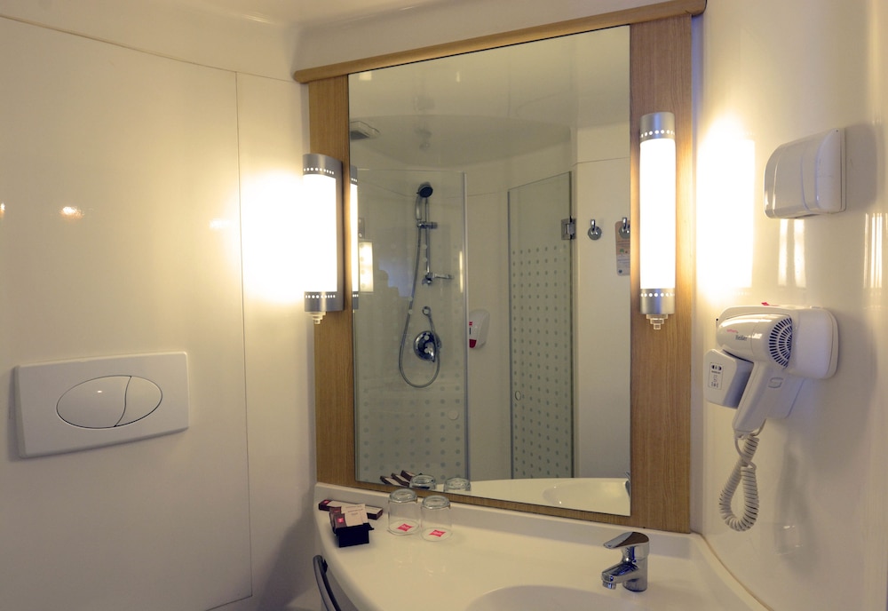 Ibis Gading Serpong 43/43