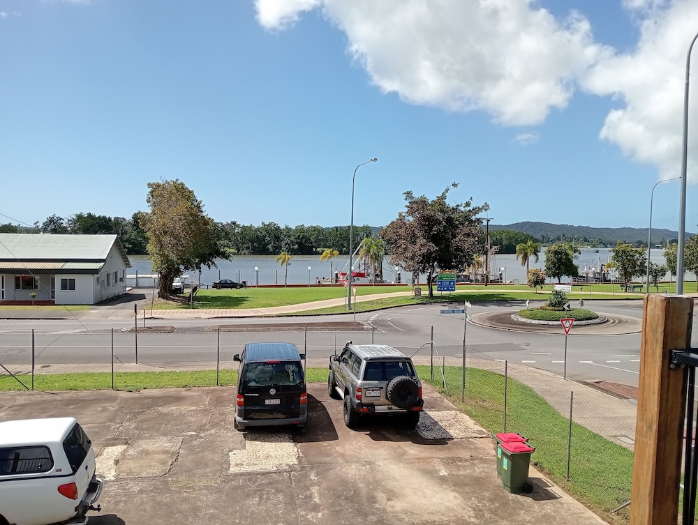 Innisfail Riverfront Motel 16/27