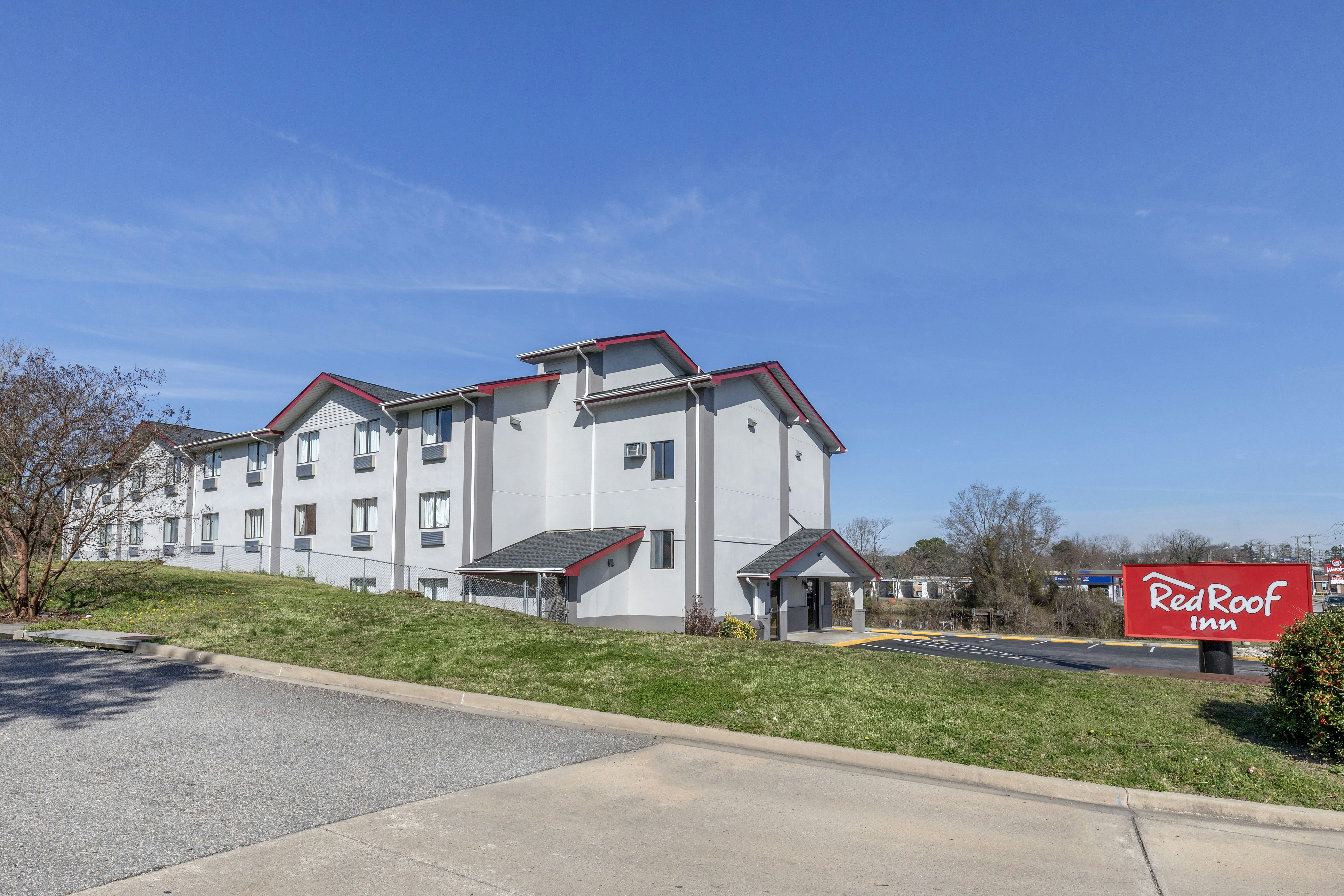 Red Roof Inn Suffolk 20/21