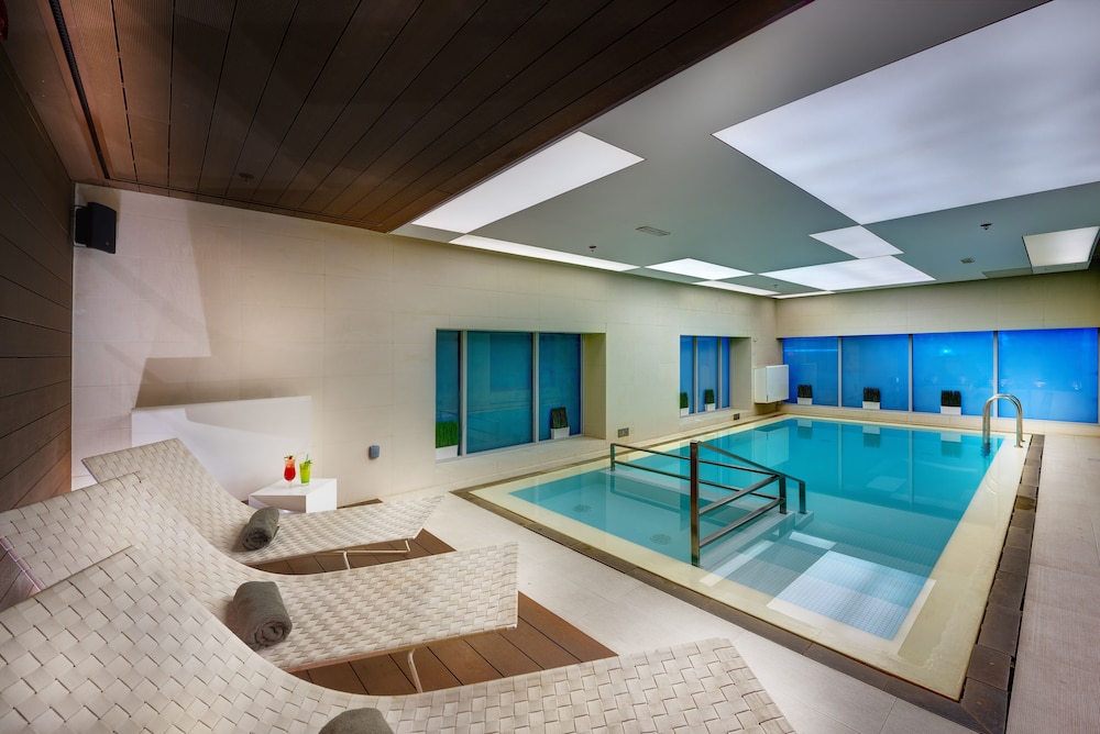 swimming pool spa
