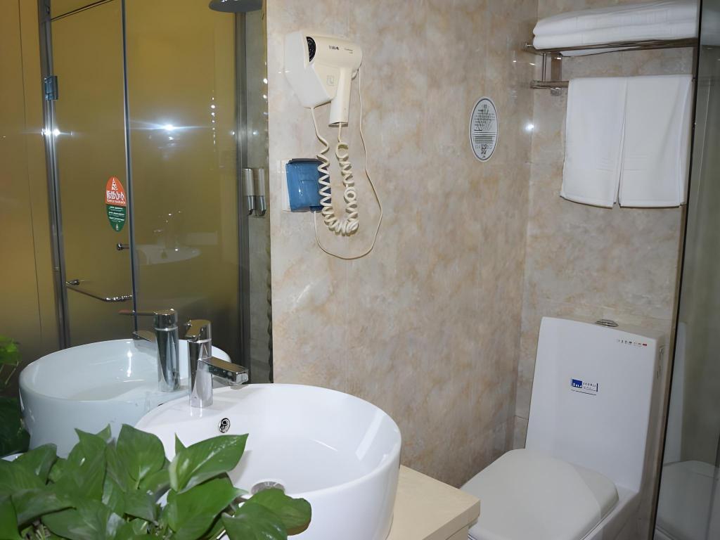 Entertainment, Suite, King Bed